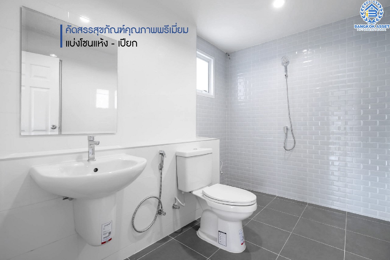 บ้านมือสองตกแต่งใหม่ ม.ลลิลอินเดอะพาร์ค บางใหญ่-กาญจนาฯ พร้อมอยู่ตอบโจทย์ทุกฟังก์ชั่น เนื้อที่ 50.6 ตร.ว. ฟังก์ชั่น 4 ห้องนอน 1 ห้องอเนกประสงค์ชั้นล่าง 2 ห้องน้ำ 2 ที่จอดรถพร้อมพื้นที่สนามหญ้าด้านข้าง บนทำเลเดินทางสะดวก ใกล้เซ็นทรัลเวสต์เกต ทางด่วน "กาญจนาภิเษก และเพียง 5 นาทีถึงรถไฟฟ้าสายสีม่วง "สถานีตลาดบางใหญ่"